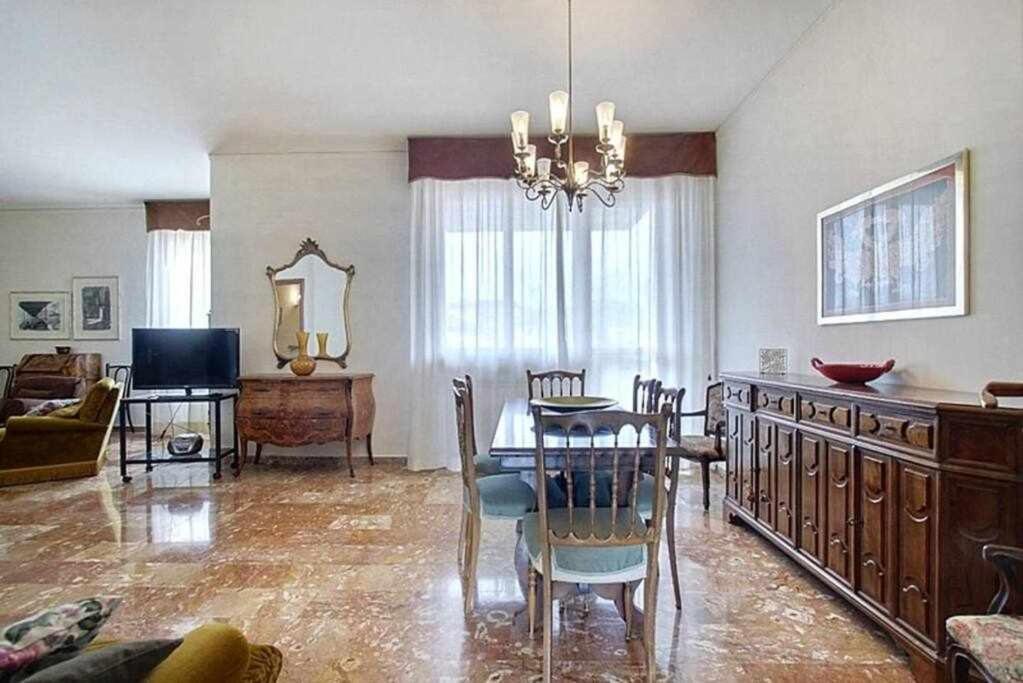 Frati Bigi With Two Bedrooms And Parking Firenze Bagian luar foto