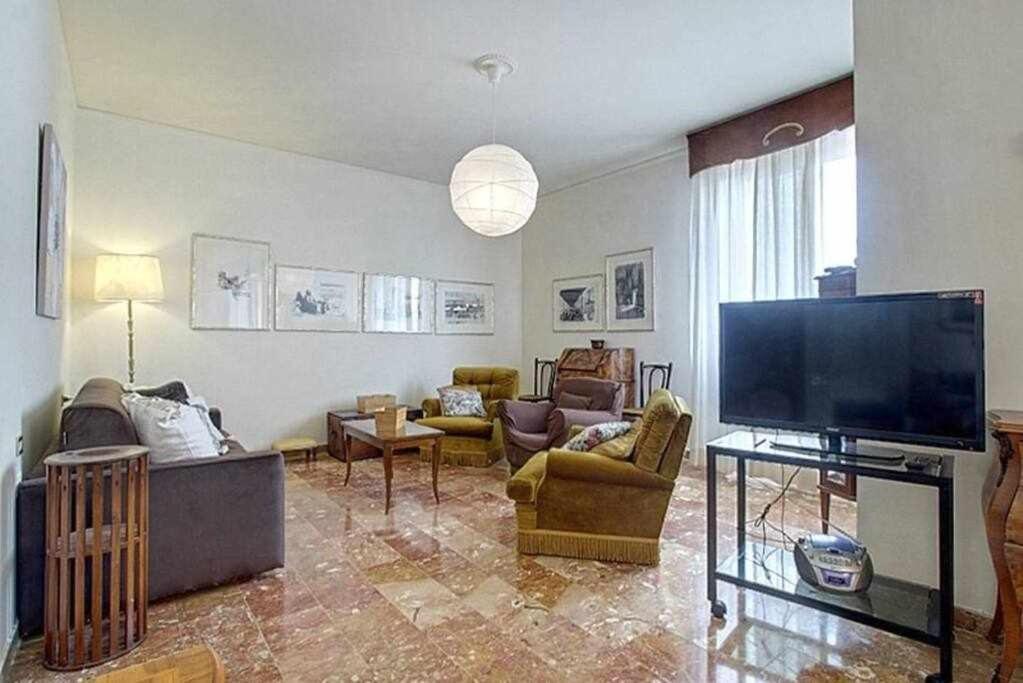 Frati Bigi With Two Bedrooms And Parking Firenze Bagian luar foto