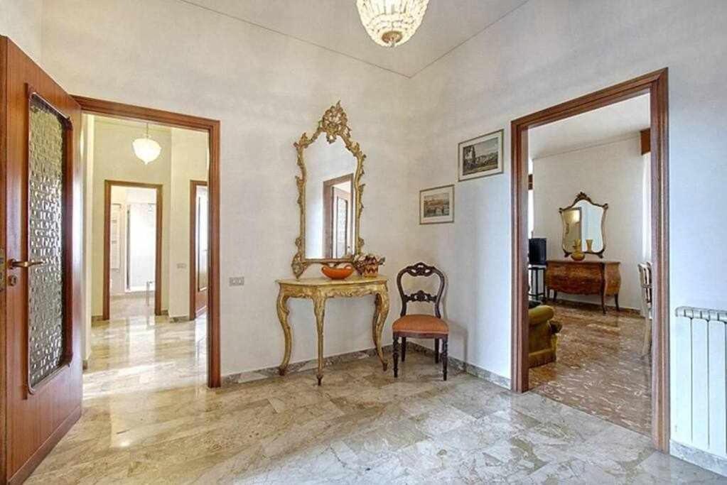 Frati Bigi With Two Bedrooms And Parking Firenze Bagian luar foto